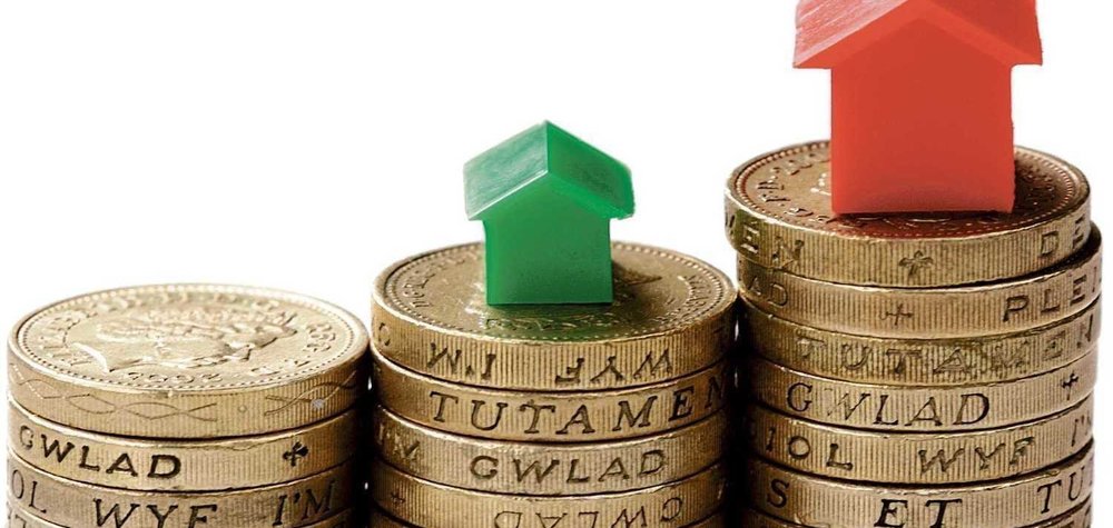Where did house prices increase and decrease the fastest in the UK in 2017?